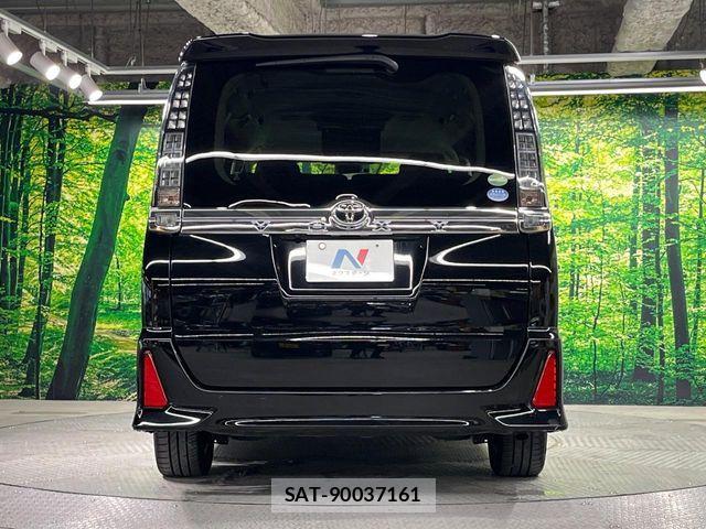 Toyota VOXY 2016-10 7621211-15