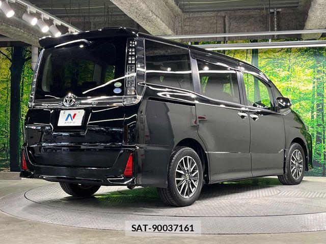 Toyota VOXY 2016-10 7621211-17