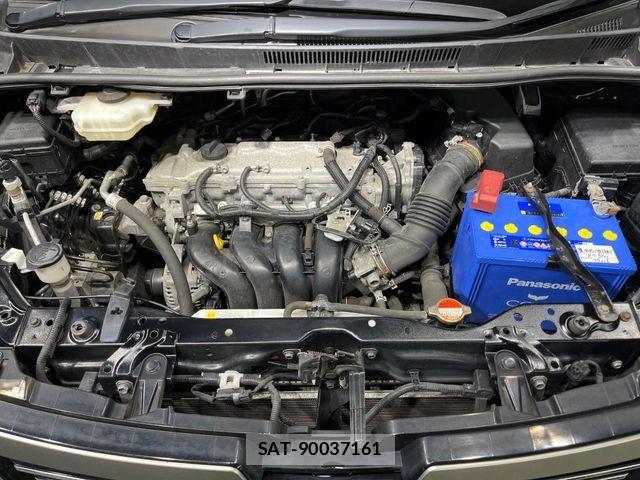 Toyota VOXY 2016-10 7621211-18