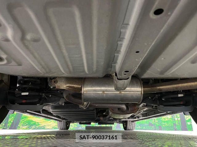 Toyota VOXY 2016-10 7621211-19