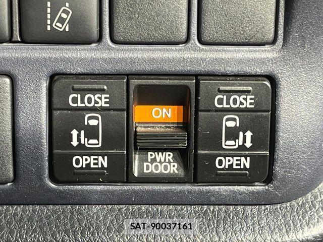 Toyota VOXY 2016-10 7621211-2