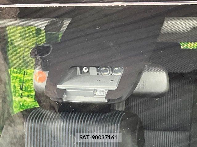 Toyota VOXY 2016-10 7621211-6