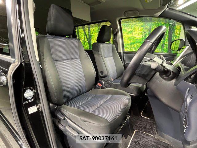 Toyota VOXY 2016-10 7621211-7