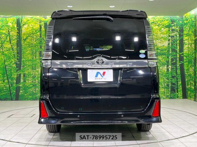 Toyota VOXY 2019-06 7621204-15