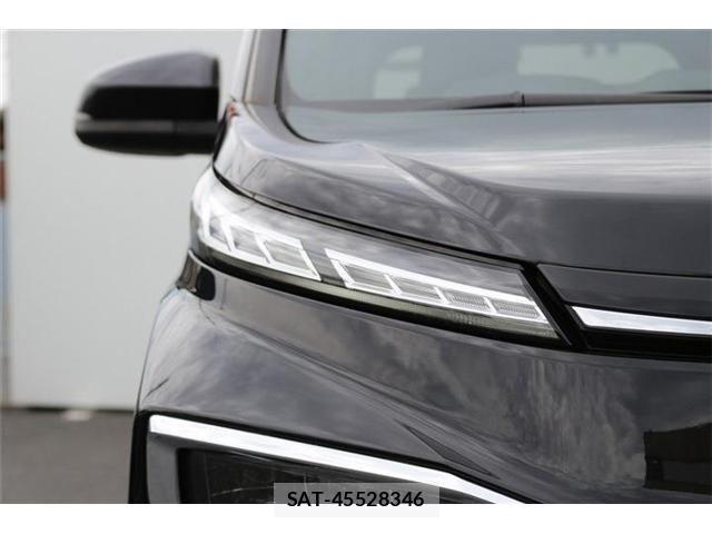 Toyota VOXY 2023-05 7621189-11