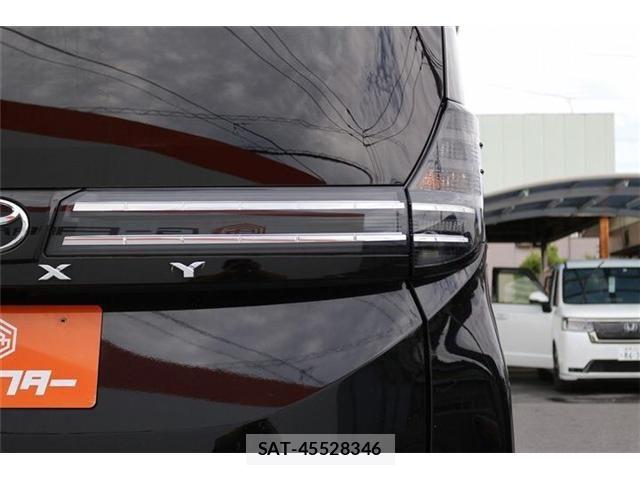 Toyota VOXY 2023-05 7621189-12