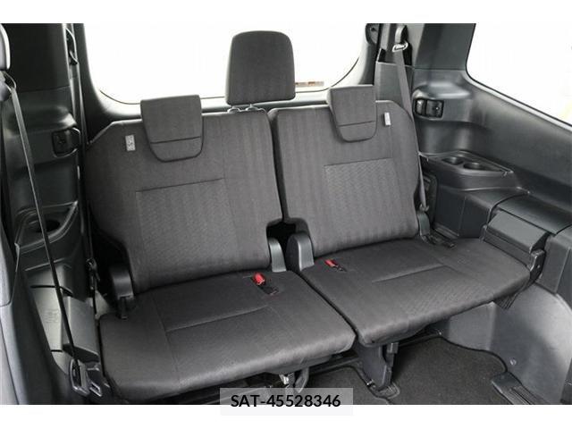 Toyota VOXY 2023-05 7621189-16