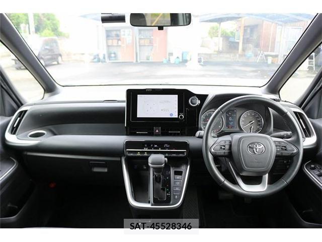 Toyota VOXY 2023-05 7621189-17