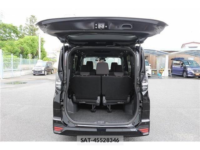 Toyota VOXY 2023-05 7621189-19