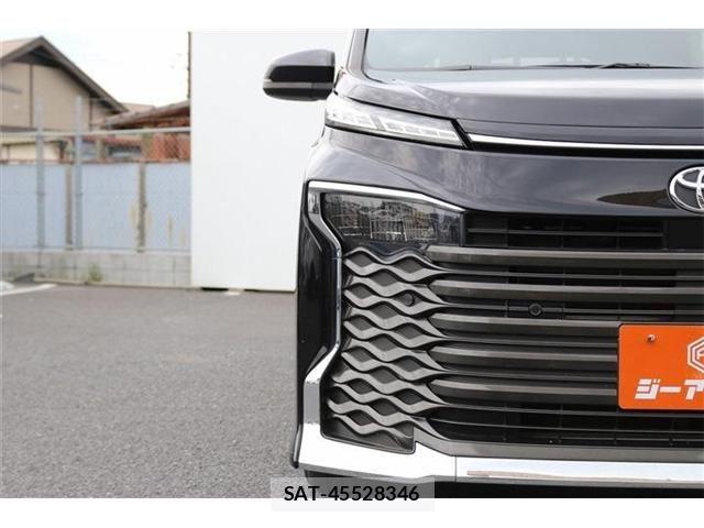 Toyota VOXY 2023-05 7621189-25