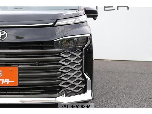 Toyota VOXY 2023-05 7621189-26