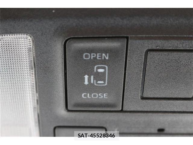 Toyota VOXY 2023-05 7621189-5