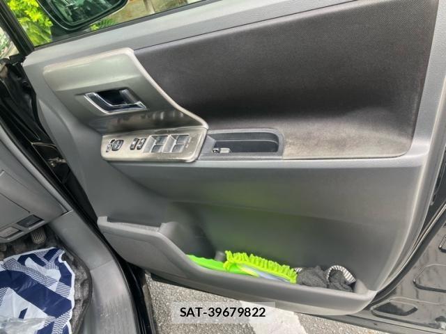 Toyota VOXY 2010-04 7621258-12