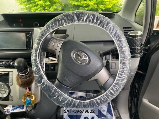 Toyota VOXY 2010-04 7621258-14
