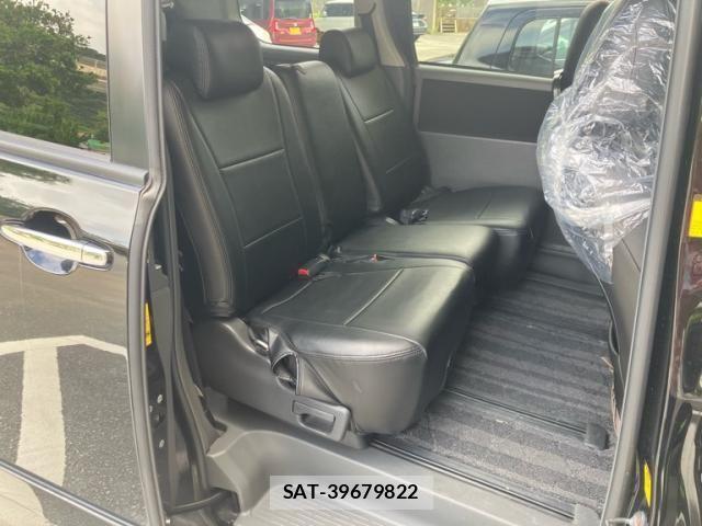 Toyota VOXY 2010-04 7621258-17