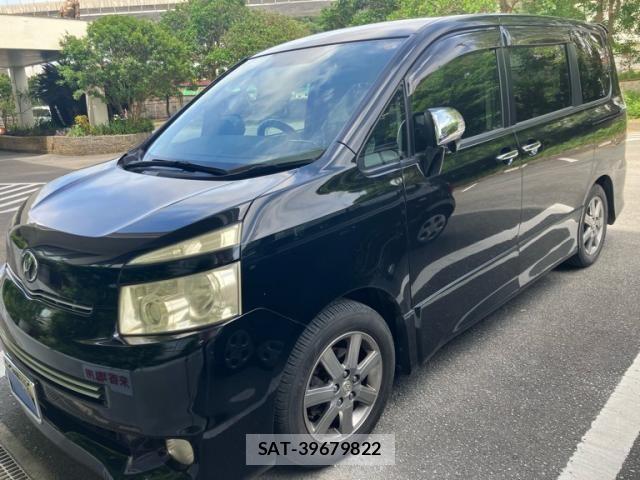Toyota VOXY 2010-04 7621258-1