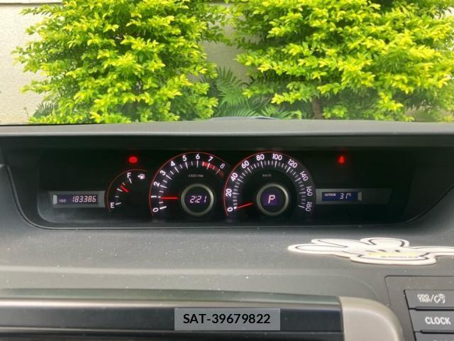 Toyota VOXY 2010-04 7621258-19