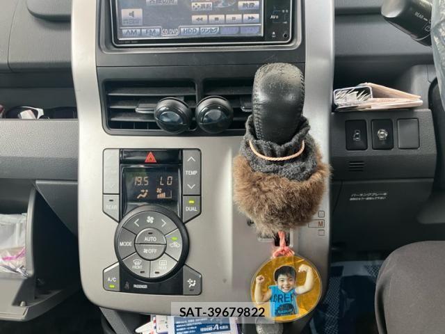 Toyota VOXY 2010-04 7621258-20