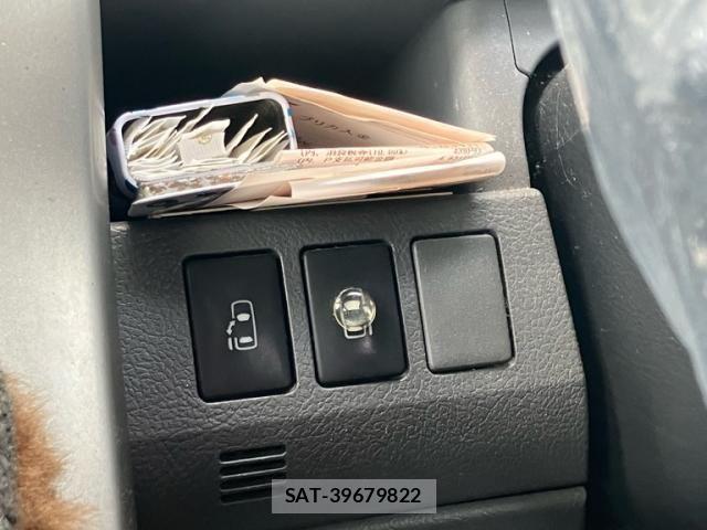 Toyota VOXY 2010-04 7621258-21