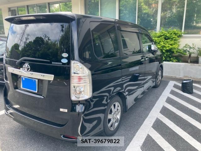Toyota VOXY 2010-04 7621258-3