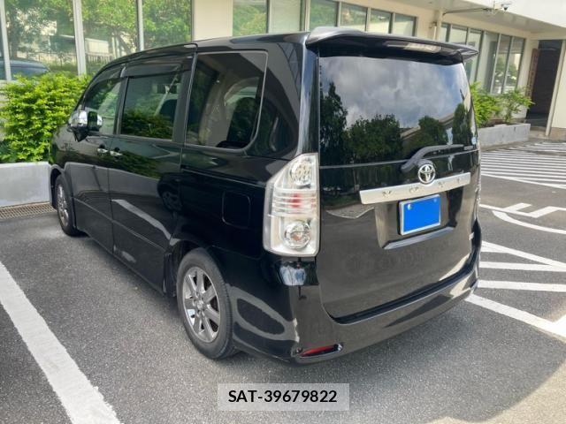 Toyota VOXY 2010-04 7621258-4