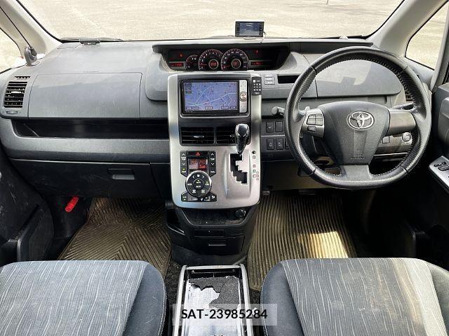 Toyota VOXY 2011-12 7621244-1