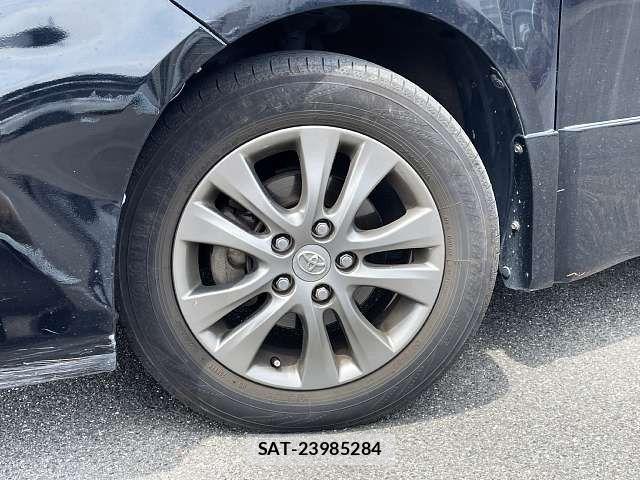 Toyota VOXY 2011-12 7621244-3
