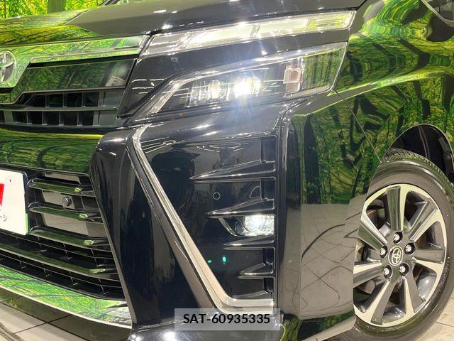 Toyota VOXY 2021-06 7621185-12