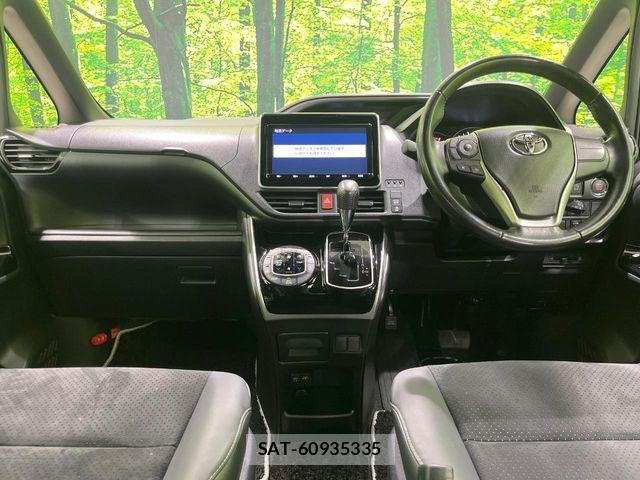 Toyota VOXY 2021-06 7621185-1