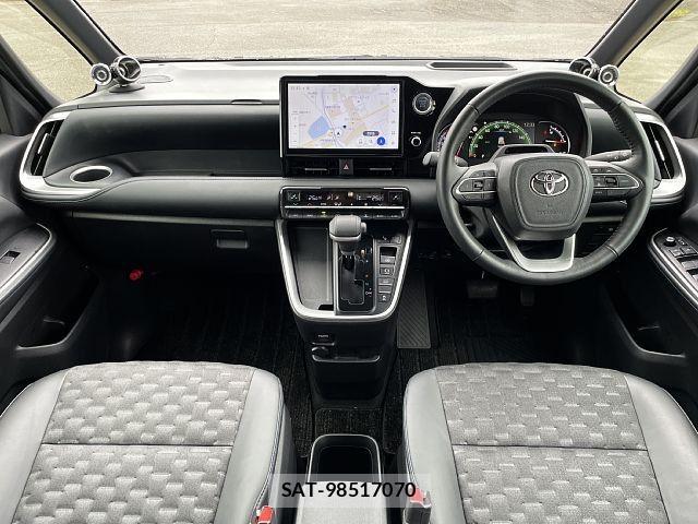 Toyota VOXY 2022-09 7621177-1