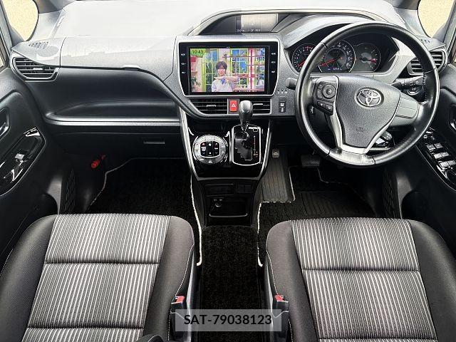 Toyota VOXY 2019-09 7621200-1