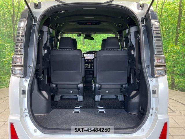 Toyota VOXY 2018-03 7621191-10
