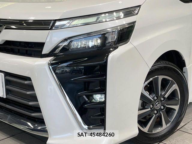 Toyota VOXY 2018-03 7621191-12