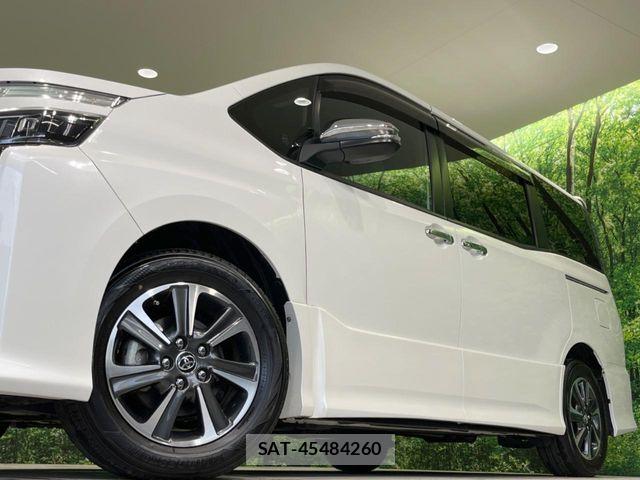 Toyota VOXY 2018-03 7621191-13