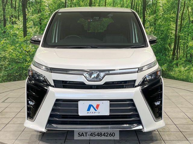 Toyota VOXY 2018-03 7621191-14