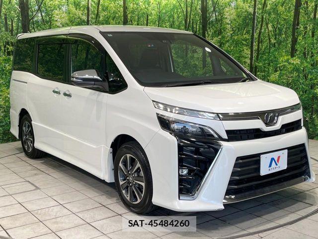 Toyota VOXY 2018-03 7621191-16