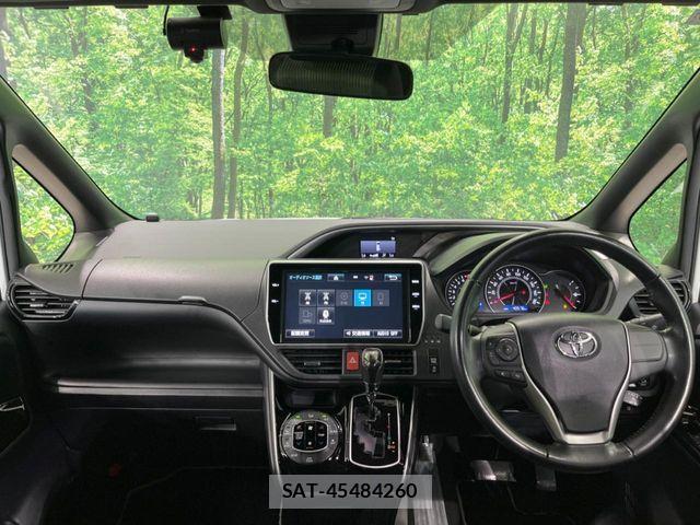 Toyota VOXY 2018-03 7621191-1