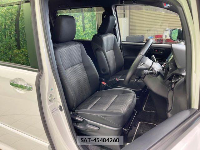 Toyota VOXY 2018-03 7621191-7