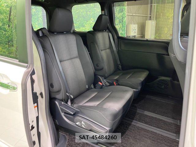 Toyota VOXY 2018-03 7621191-8