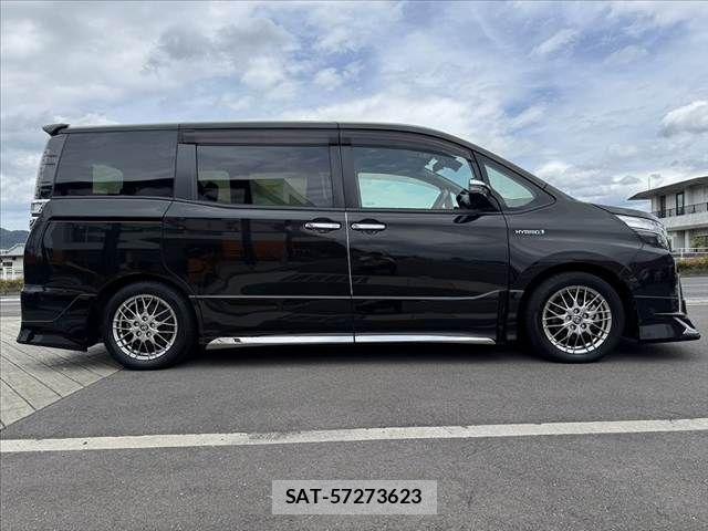 Toyota VOXY 2019-08 7621196-10