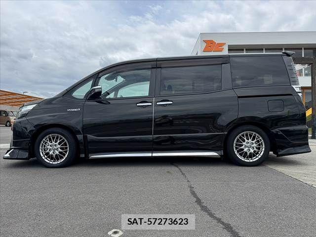 Toyota VOXY 2019-08 7621196-11