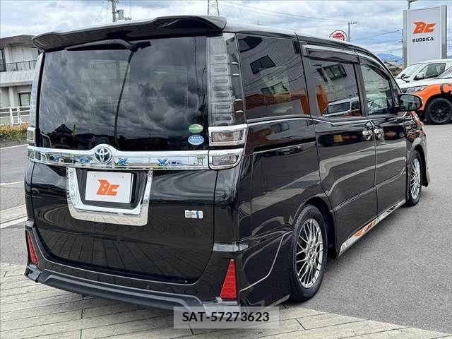 Toyota VOXY 2019-08 7621196-12