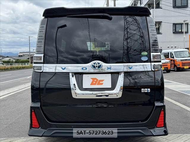Toyota VOXY 2019-08 7621196-13