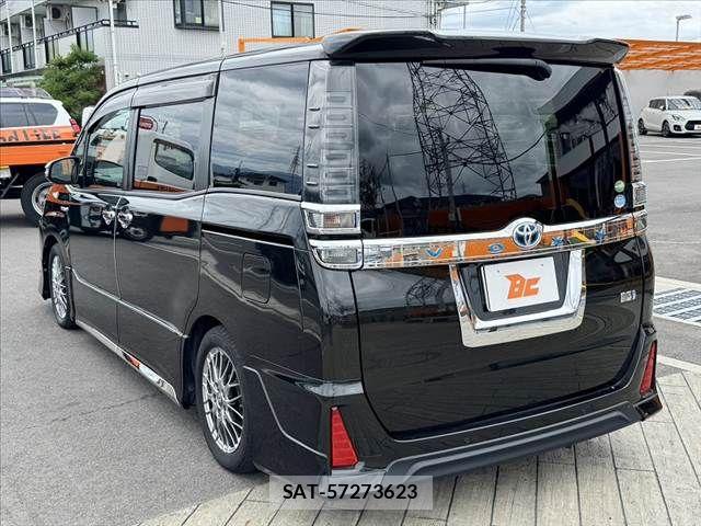 Toyota VOXY 2019-08 7621196-14