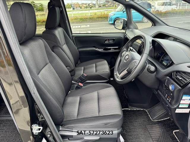 Toyota VOXY 2019-08 7621196-15