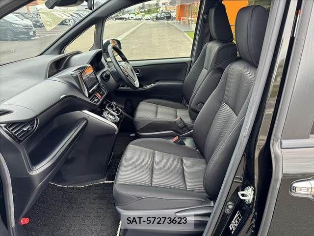 Toyota VOXY 2019-08 7621196-16