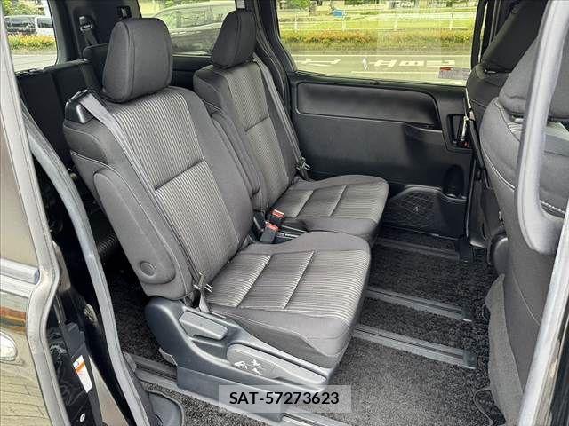 Toyota VOXY 2019-08 7621196-17