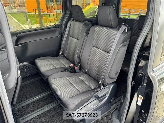 Toyota VOXY 2019-08 7621196-18