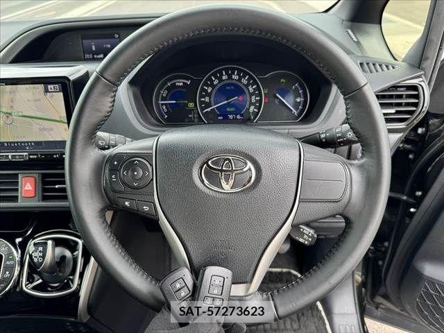 Toyota VOXY 2019-08 7621196-25