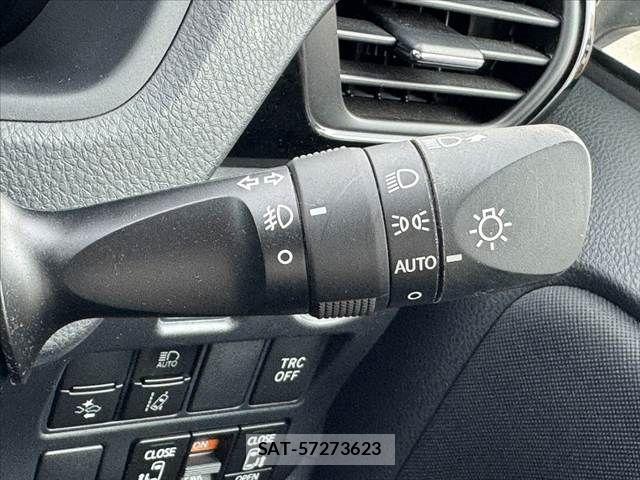 Toyota VOXY 2019-08 7621196-27